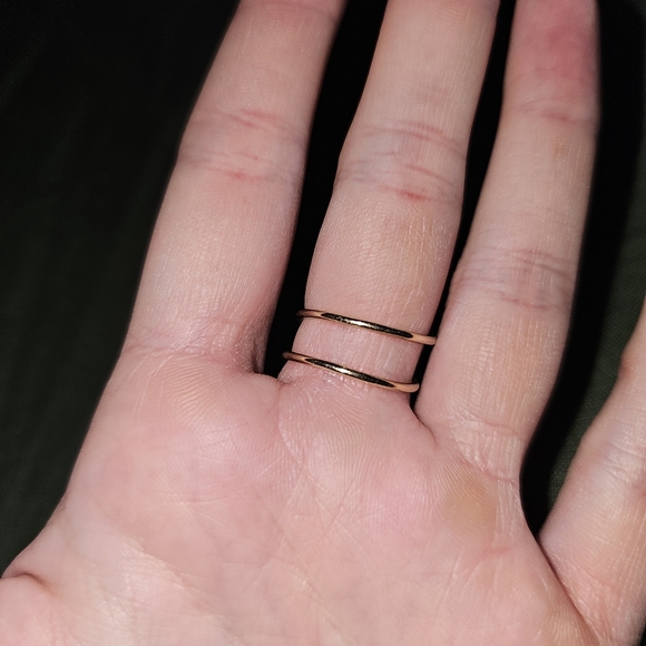 Mejuri 14K solid gold spiral coil ring band size 6